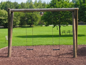 swing-in-a-park-1351566-m
